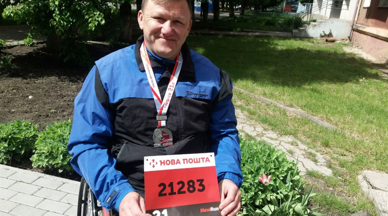 Спортсмен-візочник Дмитро Васильцов взяв участь у восьми онлайн-напівмарафонах