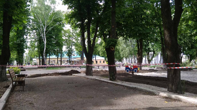Які роботи проводять у волноваському центральному сквері