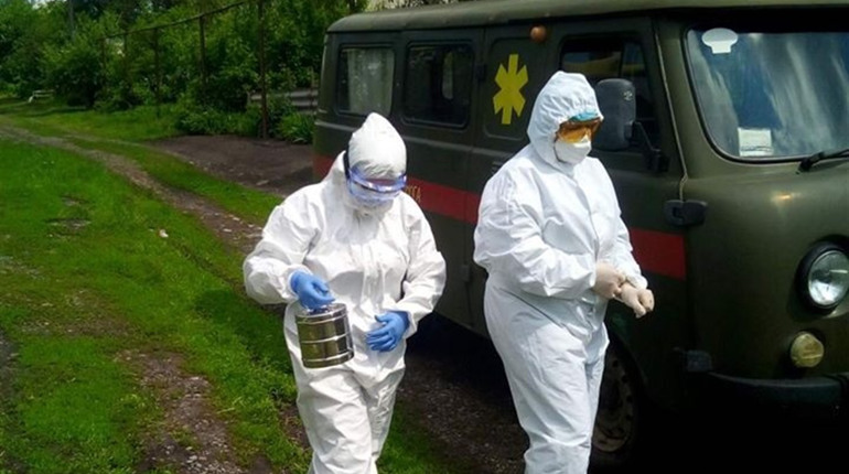 Троїцькі медики отримали п'ятдесят комплектів одягу для мобільних бригад