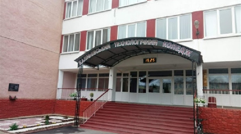 Пазл навчального корпусу Калинівського технологічного технікуму 1970 року