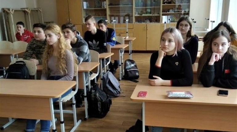 Учні складатимуть ЗНО в масках, а табелі отримають електронні