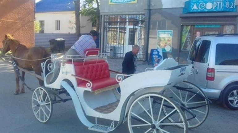 Поки у Чорткові не курсують автобуси, на вулиці міста виїхав ретротранспорт