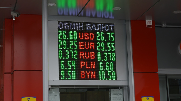 Курс валют на Сарненщині: долар дешевшає