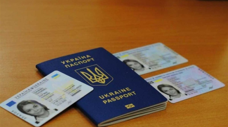 Два в одному: як гадяцьким підліткам одночасно отримати паспорт та код