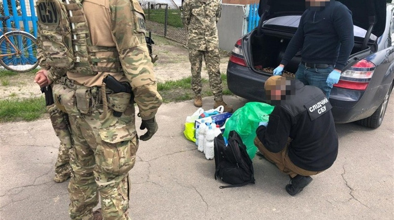 Сімейний бізнес: на Рівненщині затримали подружжя наркокур’єрів