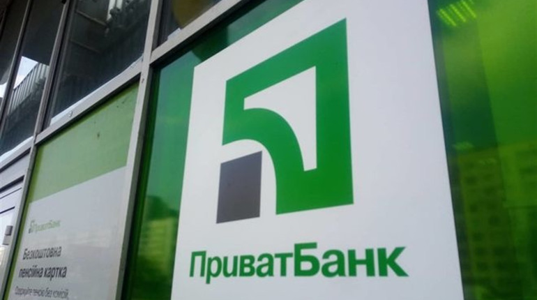 ПриватБанк дозволив знімати готівку з карток через каси магазинів і кафе