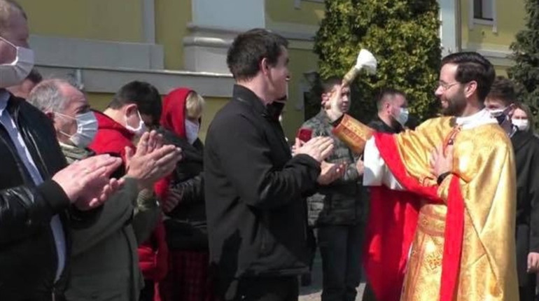 Міський голова Червонограда, його заступник та священник не платитимуть штрафів за церковну службу