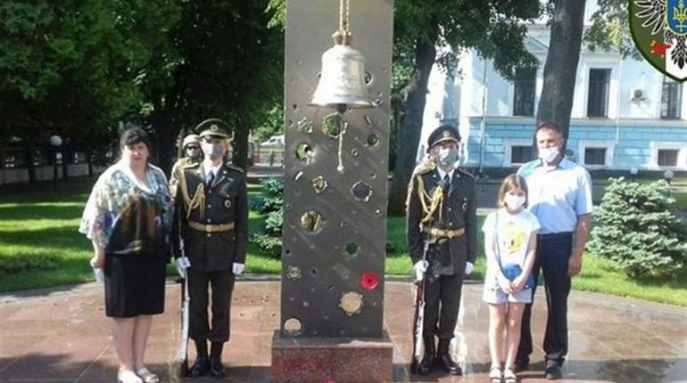 Лунав дзвін. Вшанували пам'ять ніжинського воїна Сергія Рябухи