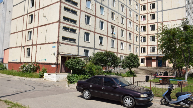 У платіжках суми кругленькі, а сервісу ніякого: хто наведе лад в гуртожитку, який облюбували бомжі?
