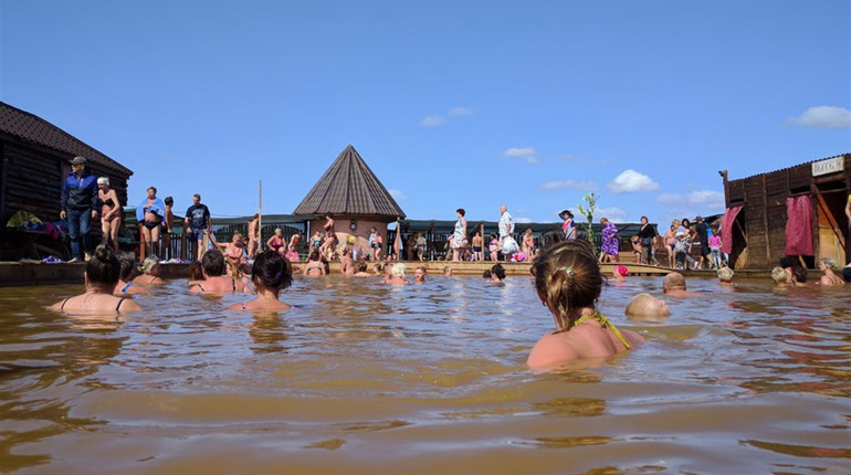 І скупатися на морі, і полікуватися в цілющих гейзерах. Морські курорти з термальними джерелами