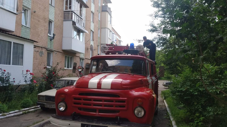 У Чорткові в п’ятиповерхівці за зачиненими дверима жінка не подавала ознак життя 