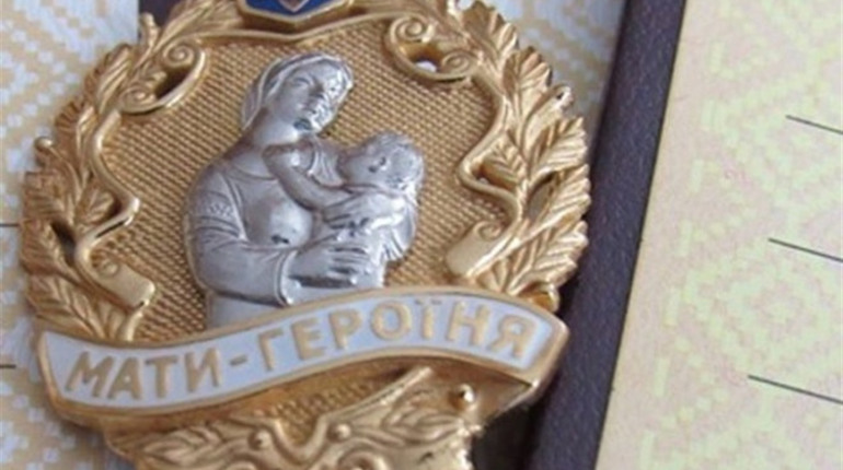 Новоградській багатодітній матері хочуть присвоїти почесне звання