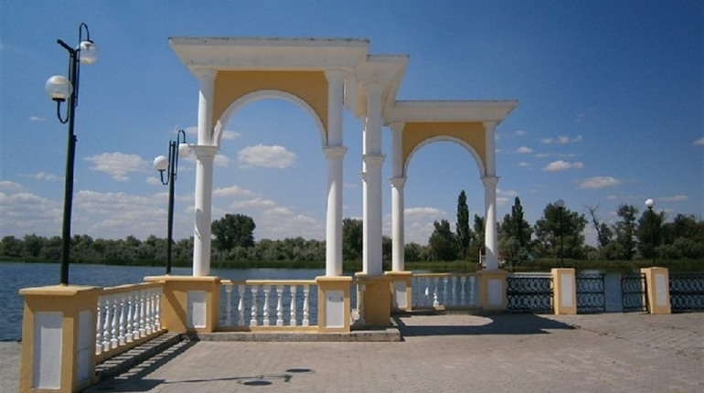 Популярні термальні джерела на морських узбережжях, де можна і відпочити, і полікуватися