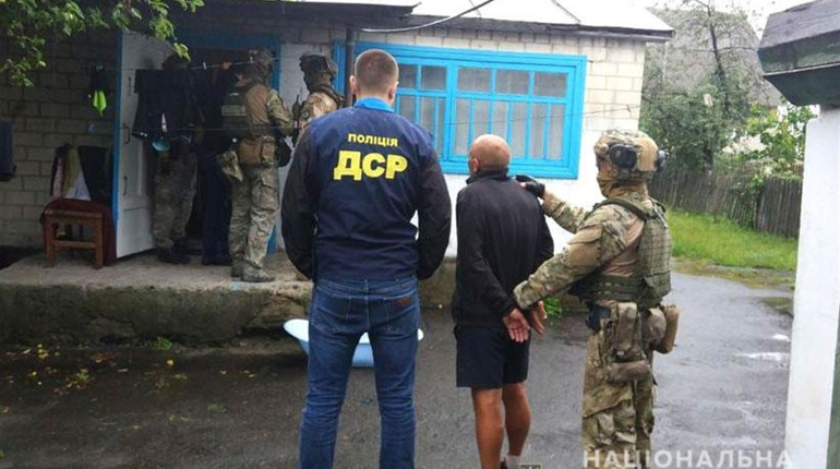 Поліцейські затримали кримінальну групу за озброєний напад на жителя Сарненщини