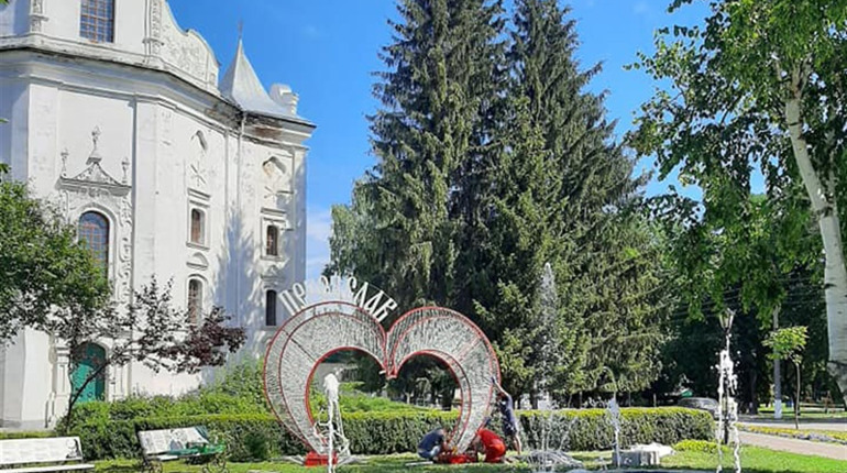 У середмісті засвітилося ілюмінацією нове «Серце Переяслава»