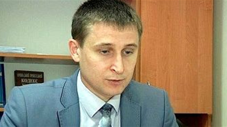 Оскарженню не підлягає: суд поновив керівника Сарненської прокуратури на посаду