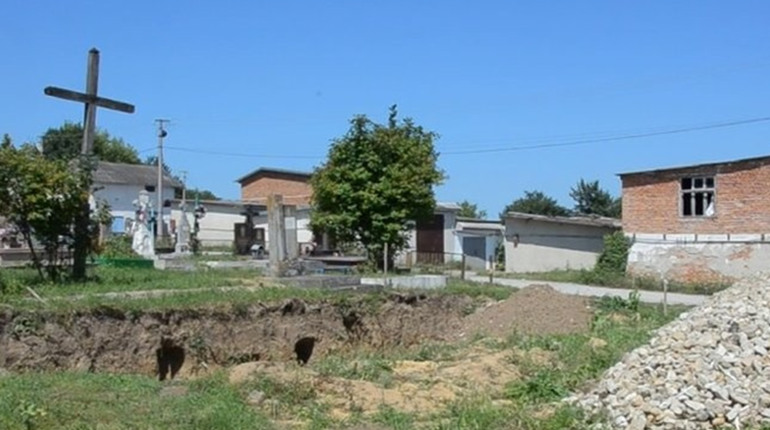 Не вистачає коштів: стало відомо, чому у Чорткові призупинили будівництво меморіалу воїнам УГА
