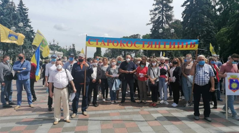 Микола Мельничук  на акції протесту у Києві  закликав не голосувати за партизацію влади на місцях