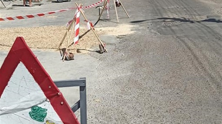 Активісти ремонтують дорогу по вулиці Гагаріна в Первомайську. Долучаймося!