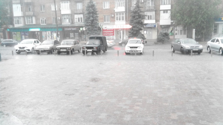 Нову Каховку накрила злива
