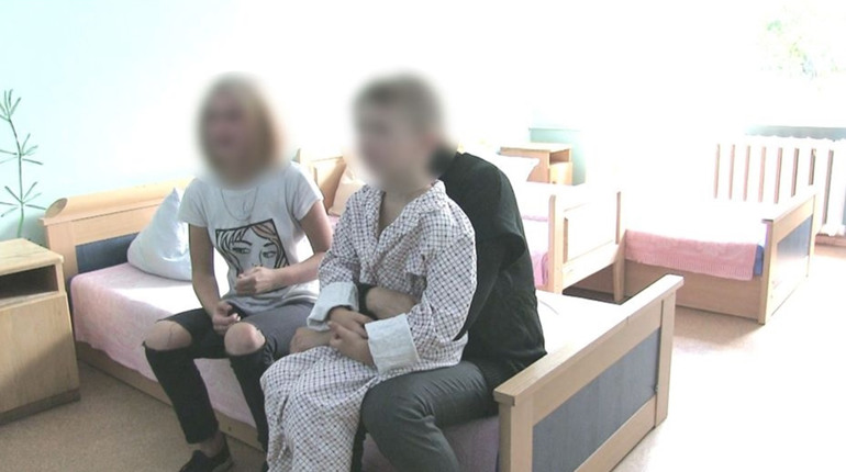 Поліцейські вилучили у п’яної матері трьох дітей. Малечі потрібна допомога!