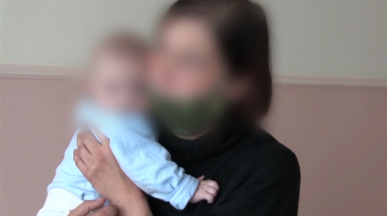 Подробиці історії  про матір, у якої поліцейські вилучили  трьох дітей