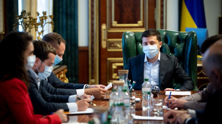 Світова гонка: президент заявив, що Україна повинна купити вакцину проти Covid-19 першою