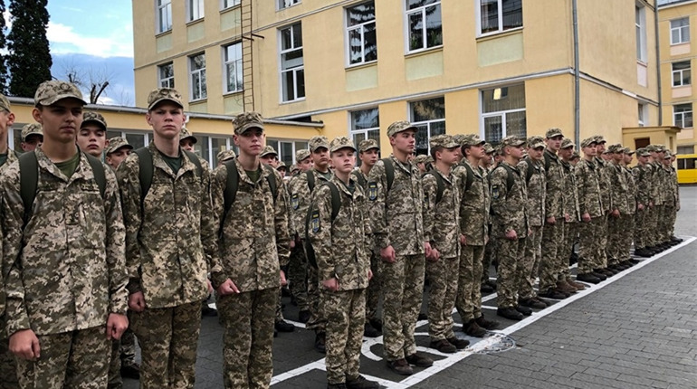 Військовий ліцей в Новограді: як вступити та що чекатиме на юнаків і дівчат