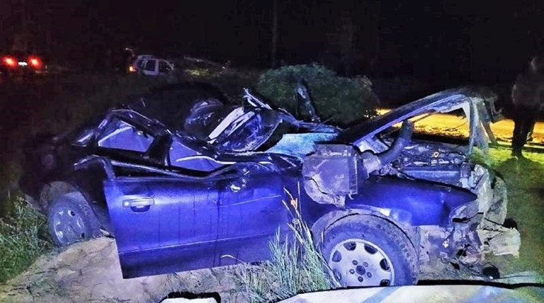 Нічна аварія: водій загинув, а пасажира госпіталізували