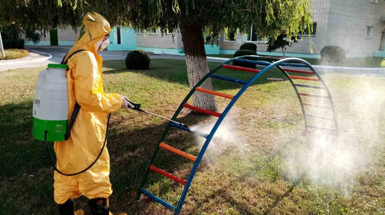 Рятувальники дезінфікують школи, садочки, вокзали