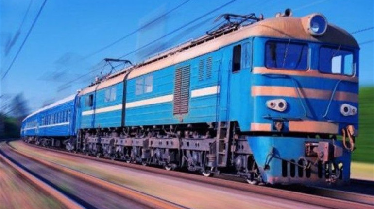  Укрзалізниця відновлює курсування поїзда "Київ - Івано-Франківськ". Поїзд зупинятиметься у Кривині