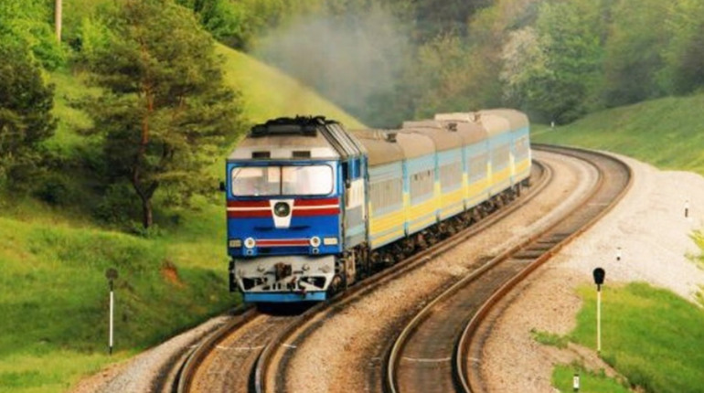 Актульний розклад руху поїздів та електропоїздів по станції Кривин та автобуса до вокзалу