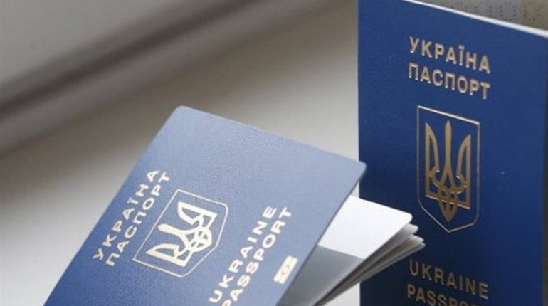Тепер лише пластикові: в Україні будуть міняти паспорти