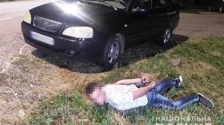 Старокостянтинівські поліцейські затримали викрадача авто