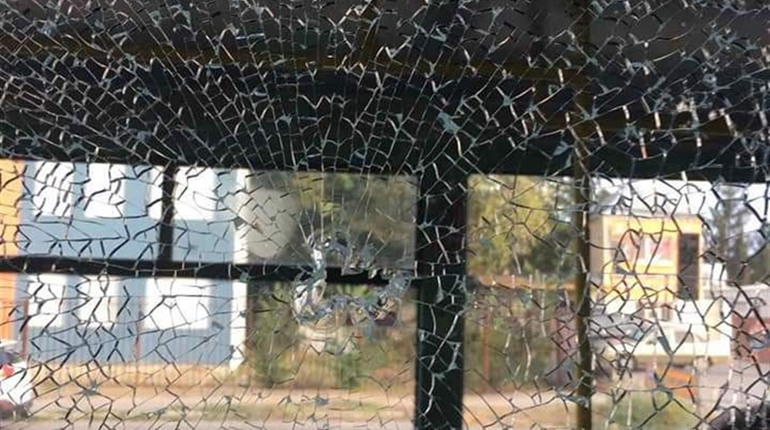 В Херсоні обстріляли маршрутку. Зловмисник втік з місця злочину. Його шукає поліція
