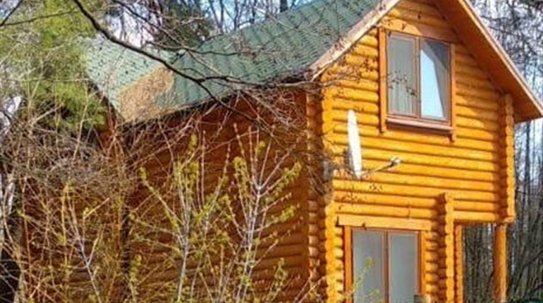 Замість бази відпочинку комерсант побудував собі та рідні будинки з басейнами