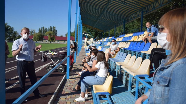 Частина батьків Біляївки закликають мерію відчинити школи та дитсадки попри "червону зону"