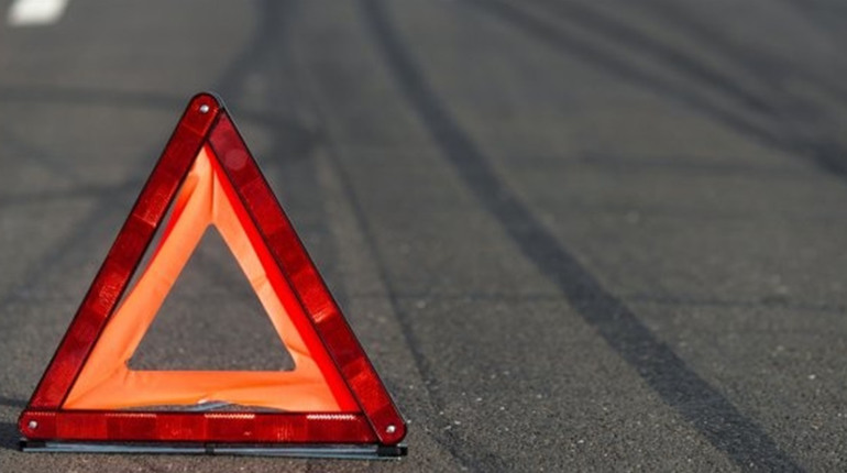 У Дубівцях мікроавтобус збив місцевого жителя, чоловік у лікарні