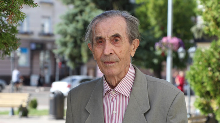 У свої 90 сповнений творчих задумів