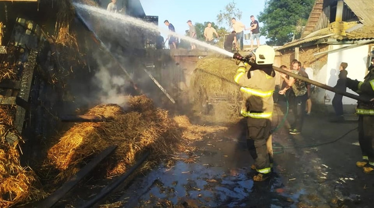 В селі на Сарненщині вогнеборці врятували житловий будинок
