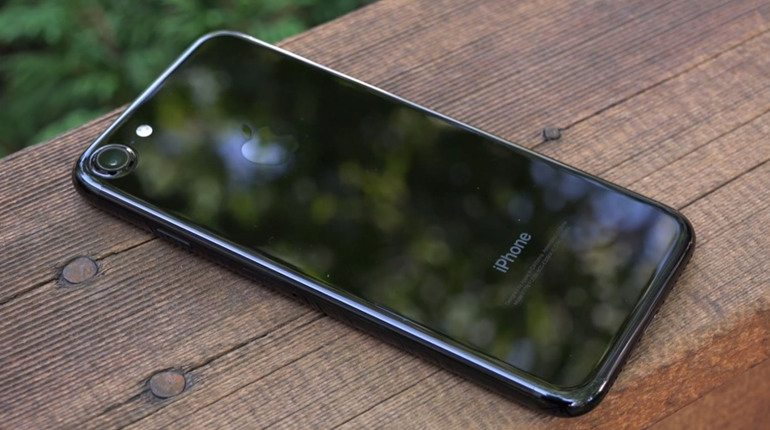 Чехлы для iPhone 7/8/SE: дизайн и защита в одном изделии