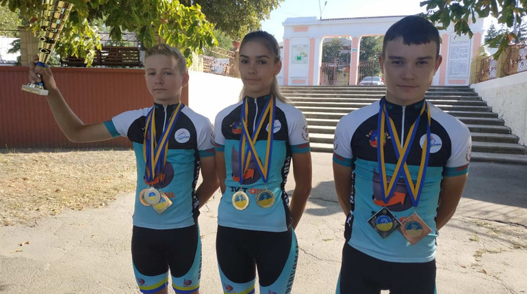 Юні первомайські велогонщики радують своїми перемогами