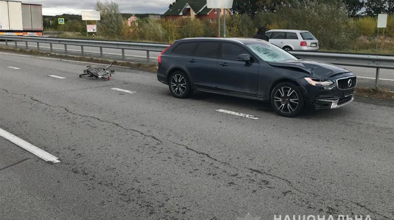 Загинув на місці: поблизу Наталівки 28-річний водій "Volvo" збив велосипедиста