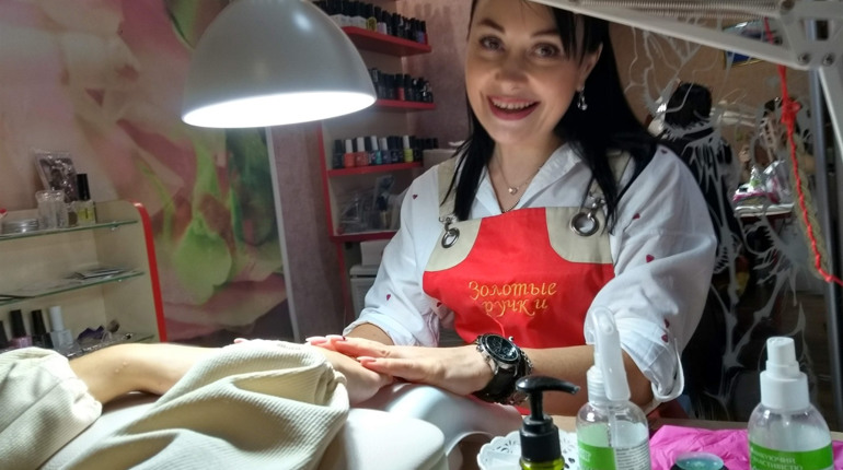 «Ми були, як оркестр на “Титаніку”». Власниця манікюрного салону розповіла, як він пережив карантин