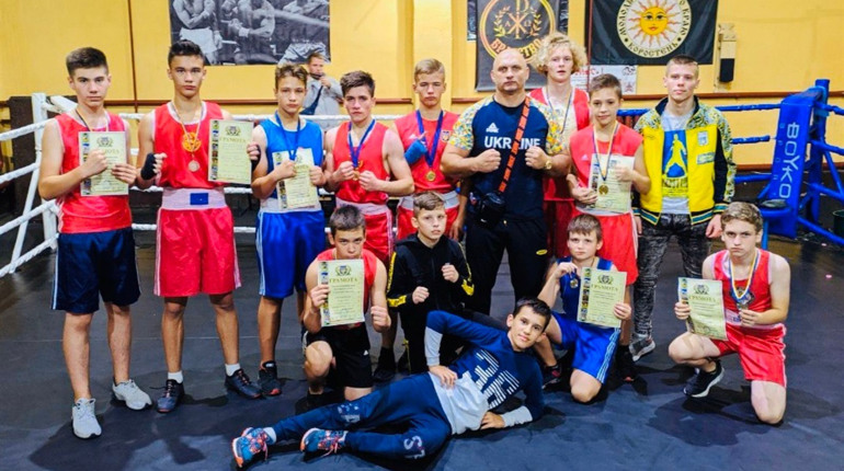 Перші з десяти команд: новоградські боксери виграли в регіональному турнірі