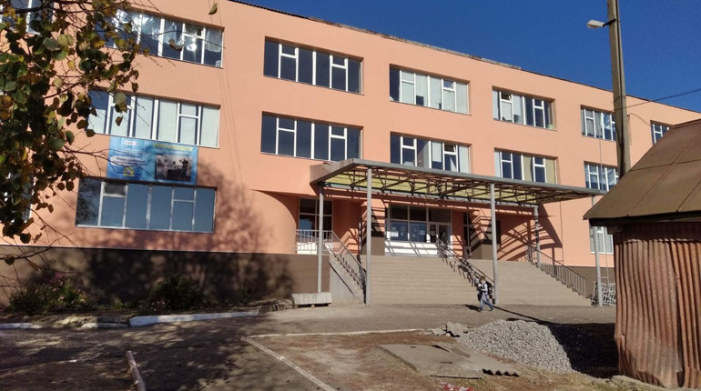 У троїцькому опорному ліцеї утеплили фасад будівлі, ремонт продовжується