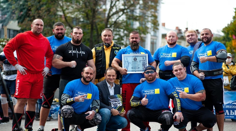 Валерій Газаєв втретє увійшов до Книги рекордів України в складі команди атлетів. Як це було