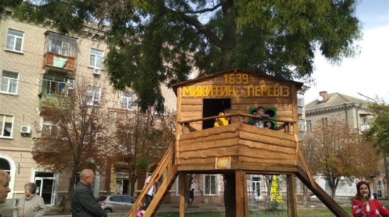В Никополе открыли детский комплекс «Микитин перевіз»