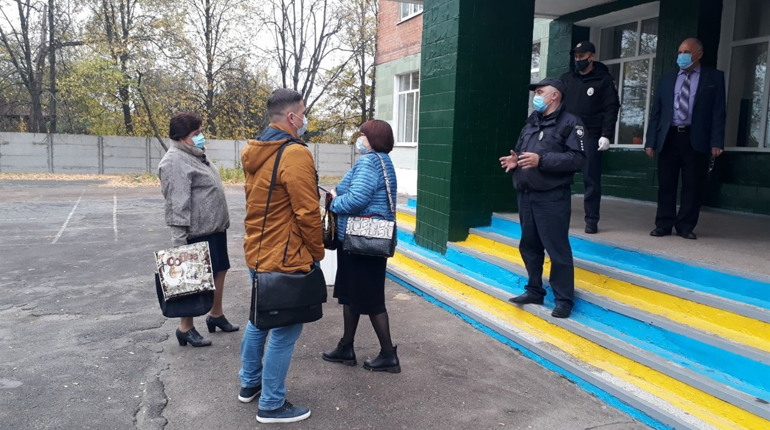  У Шосткинський ліцей-інтернат викликали поліцію після приїзду освітянської комісії із Сум