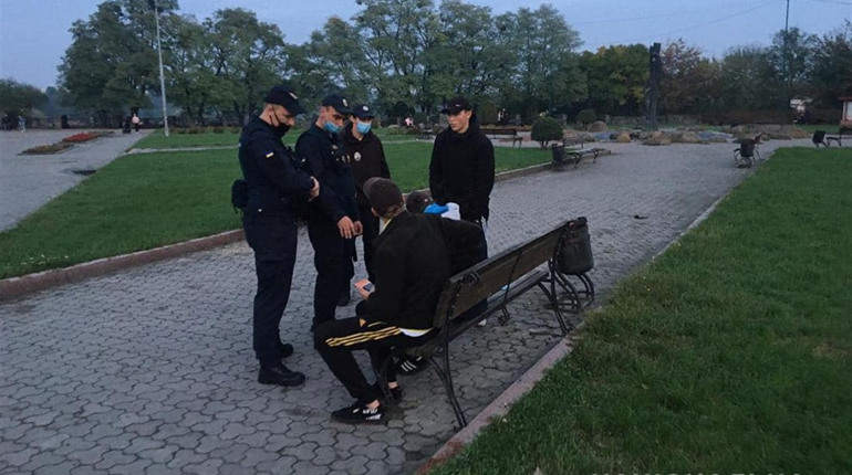 П'яний водій, наркотики та зброя: у Новограді провели профілактичний рейд